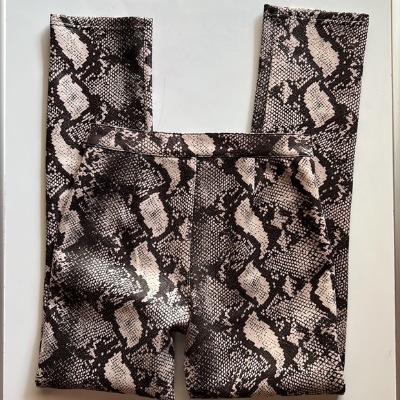 Urban Outfitters Size 0 women’s pants snake print fabric - Picture 3 of 3